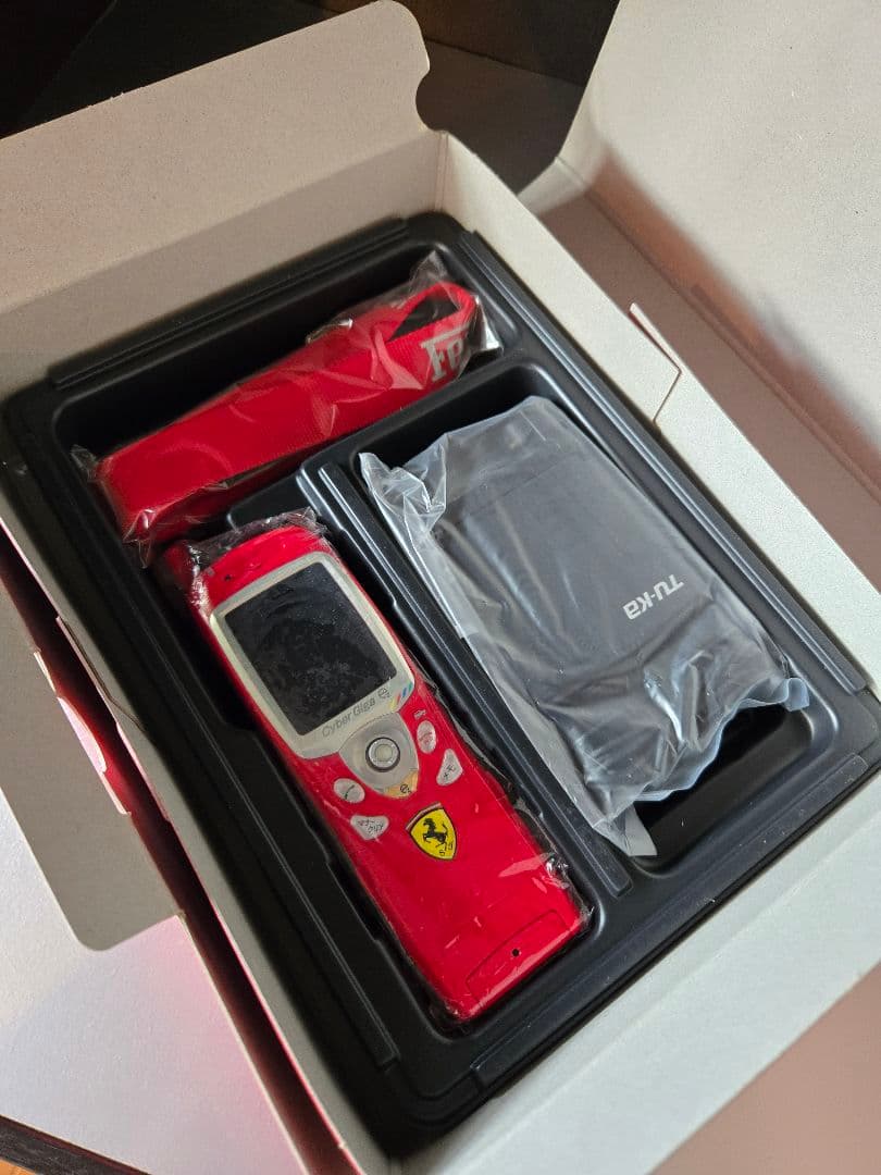 レア TUKA 限定 Ferrari フェラーリ ガラケー 携帯