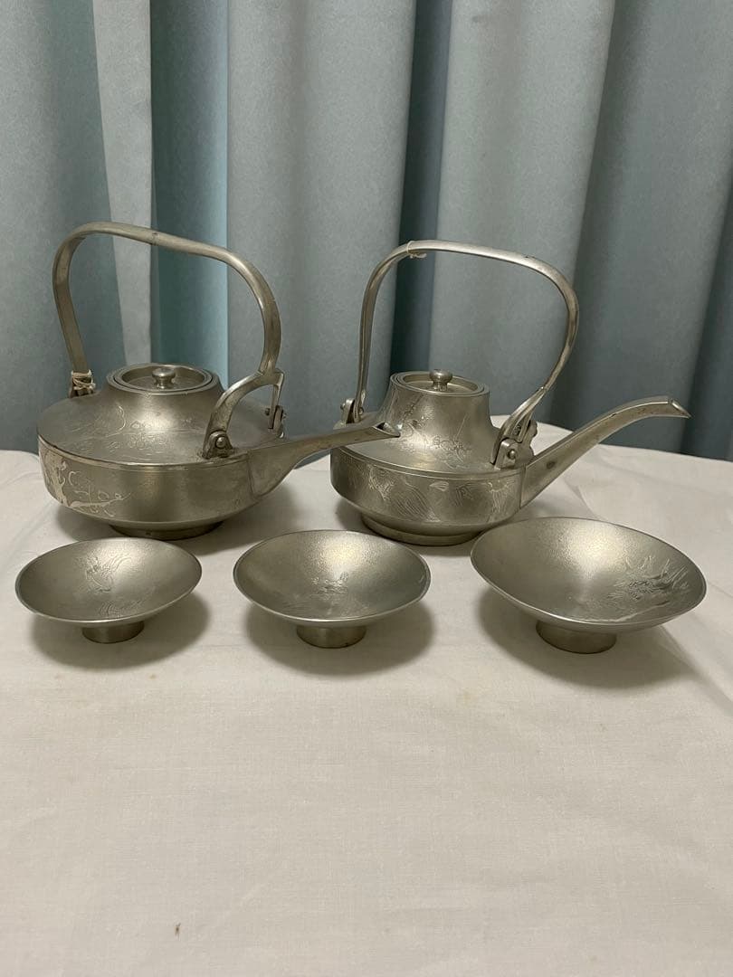 錫製の盃と片口