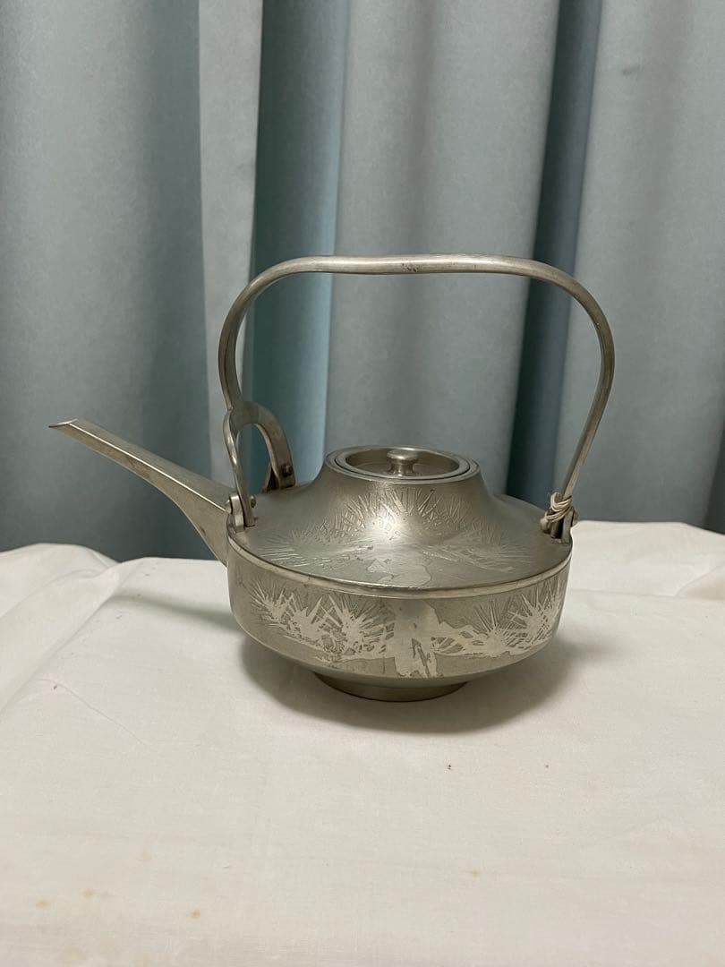 錫製の盃と片口