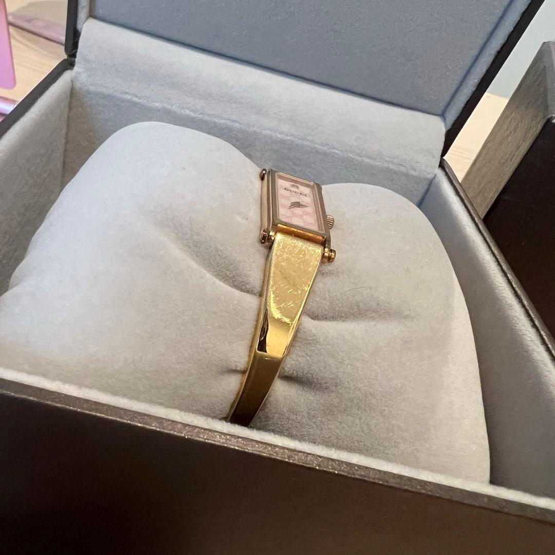 GUCCI バングルウォッチ シェル盤 箱付き 腕時計 ブレスレット