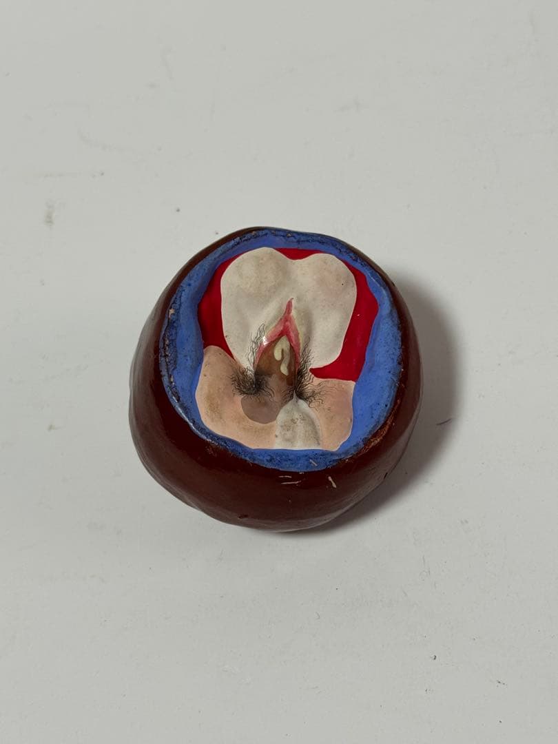 春画置物　達磨と秘事　艶人形　☆ 枕絵浮世絵秘事美人画艶本　小物入れ