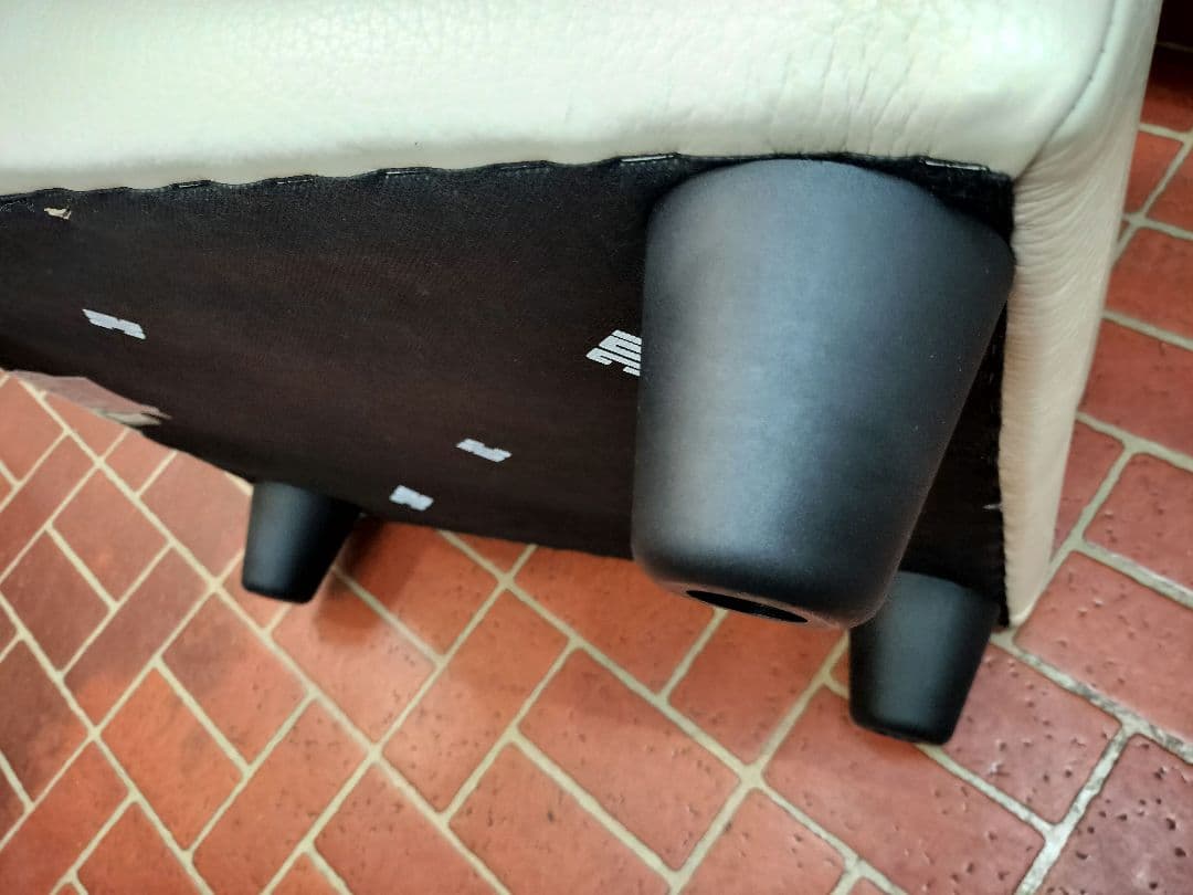 IDC大塚家具 オースチン オットマン フットスツール 総革