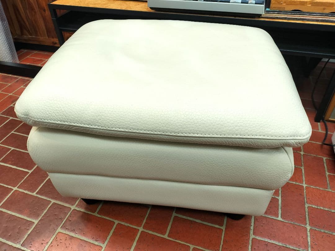 IDC大塚家具 オースチン オットマン フットスツール 総革