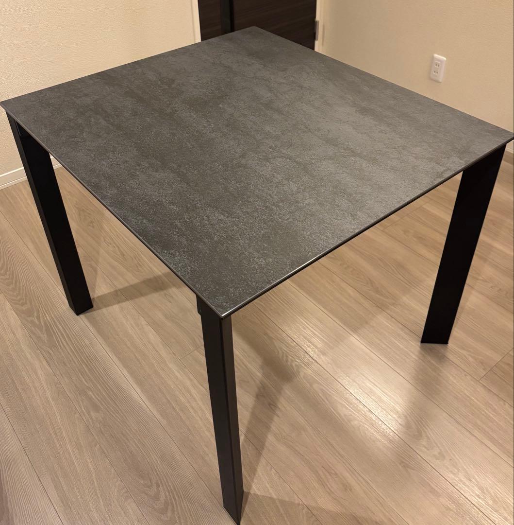 ダイニングテーブル　2人掛け