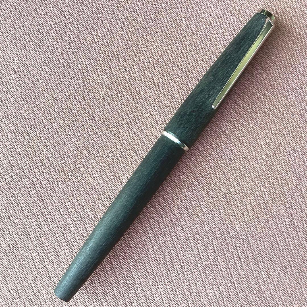 モンブランMONTBLANC 万年筆 ウッド調ボディ　ケース付未使用美品