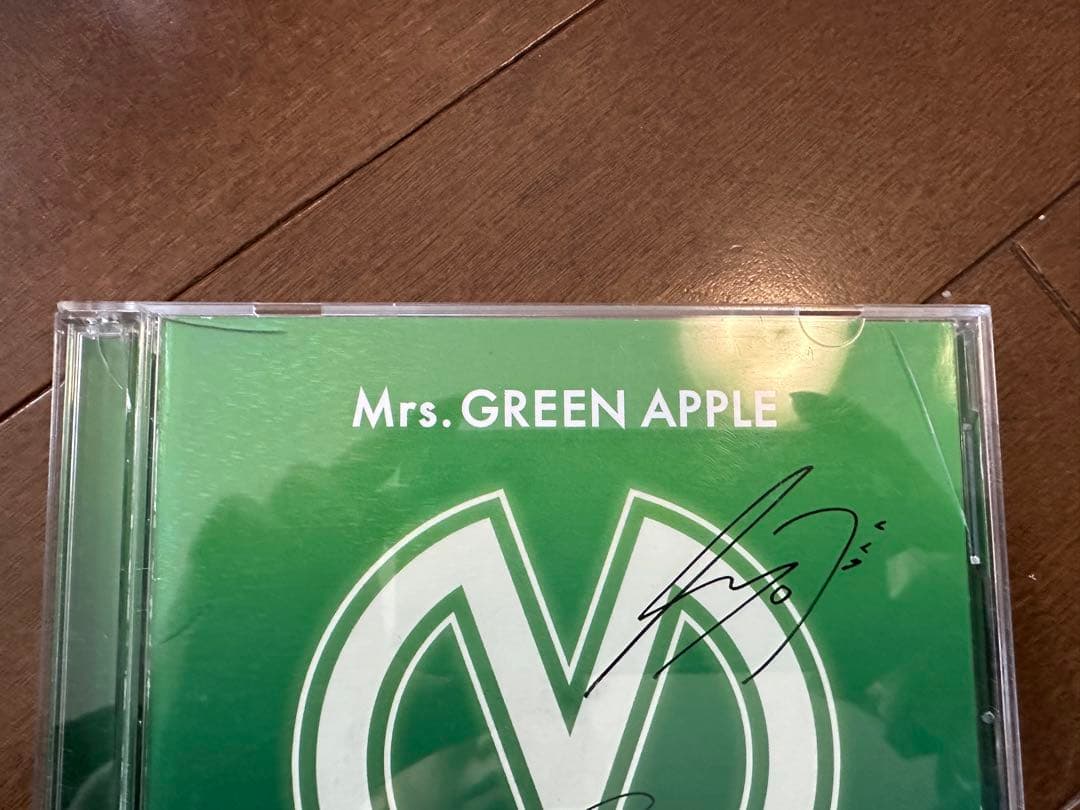 GREEN APPLE サイン入り集合写真