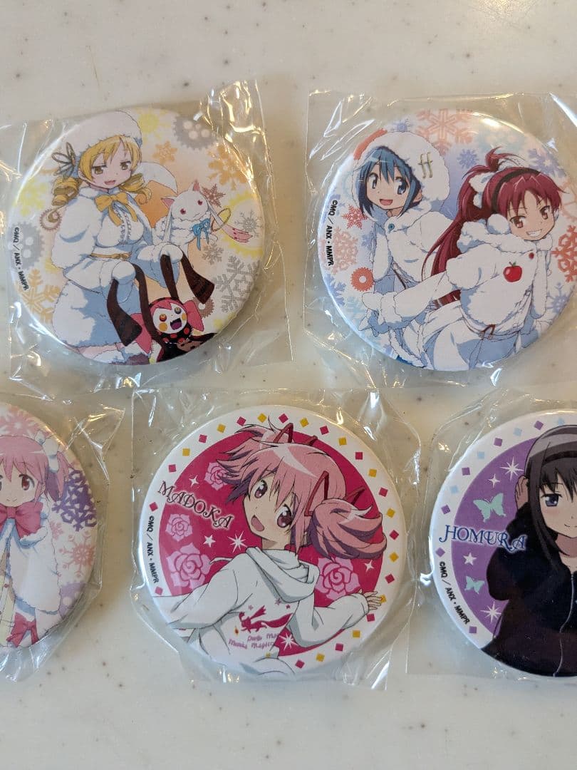 新品 魔法少女まどか☆マギカ 缶バッジ LAWSON 限定 国際展示場 雪