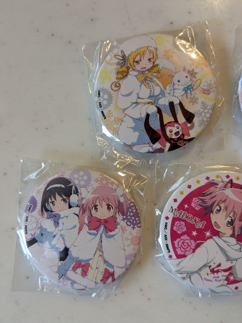 新品 魔法少女まどか☆マギカ 缶バッジ LAWSON 限定 国際展示場 雪