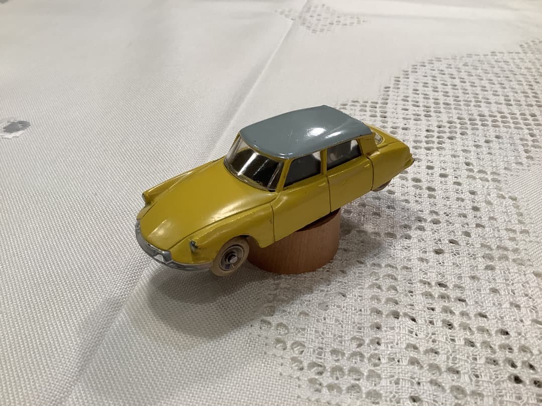 美品　仏製　DINKY TOYS CITROEN DS19 ミニカー