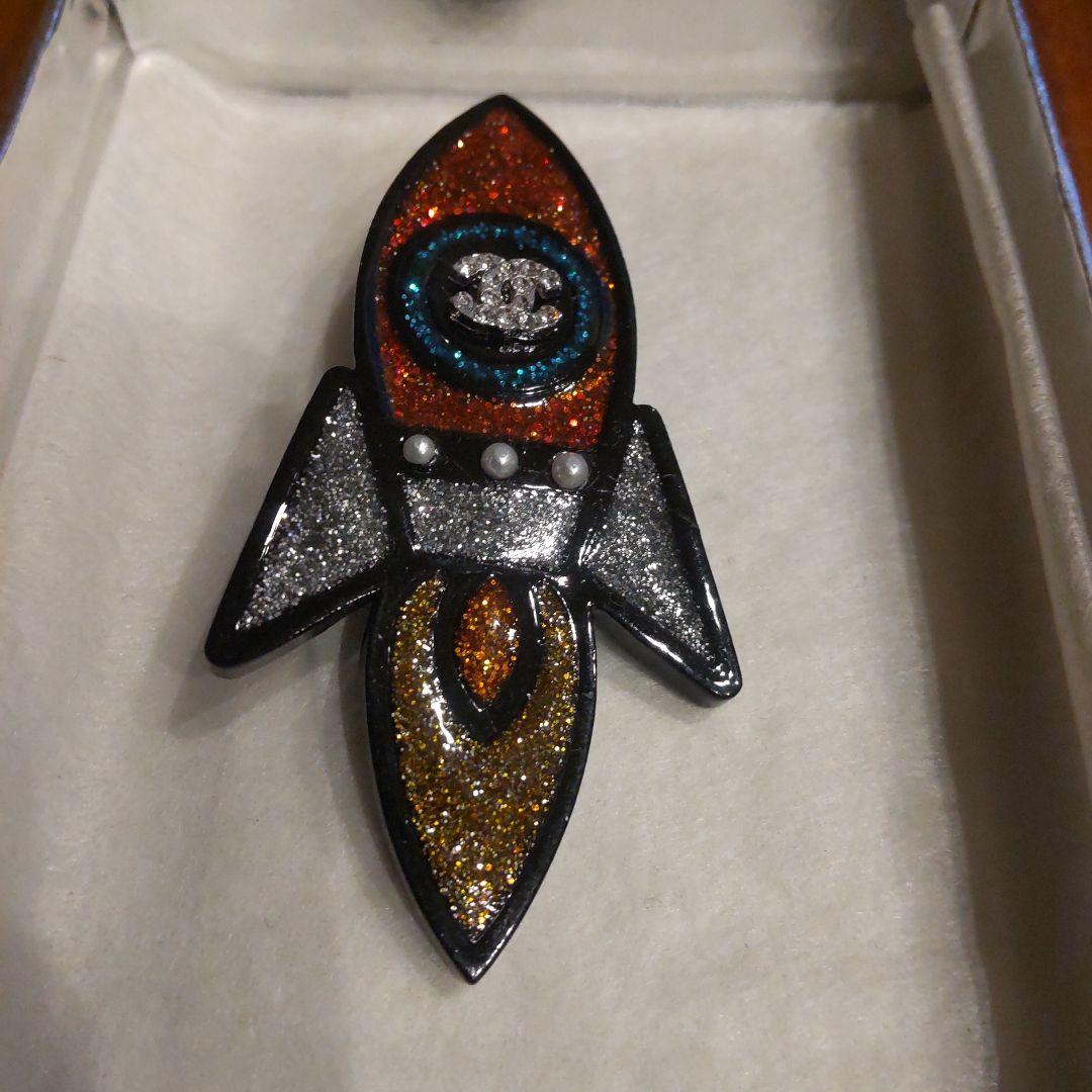 CHANEL ブローチセット 星型とロケット型