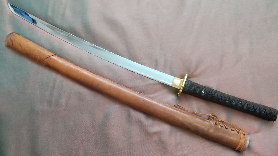 【概ね美品】模造刀 軍刀 革鞘 皮鞘 時代 ミリタリー サバゲー 日本軍 鍔