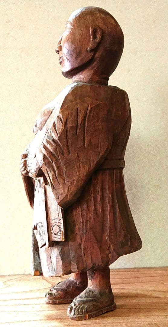 木彫りお坊様の置物