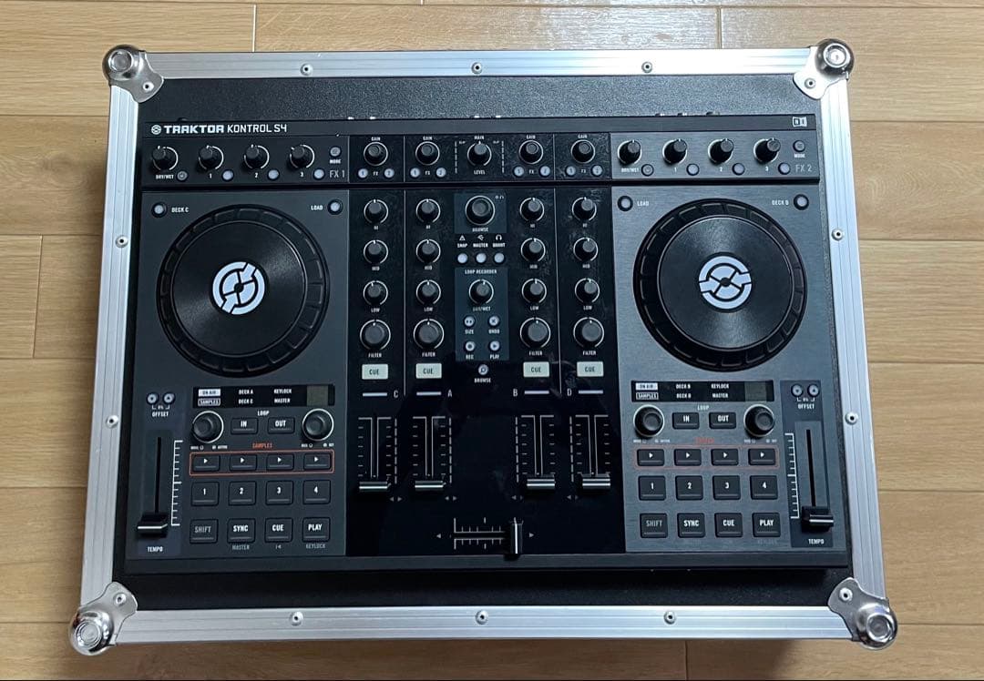 TRAKTOR KONTROL S4フライトケース付き