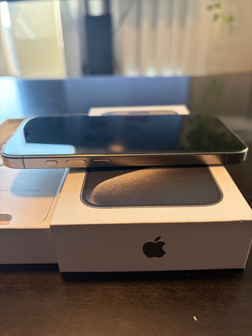 Apple iPhone 15 Pro ナチュラルチタニウム　128G本体