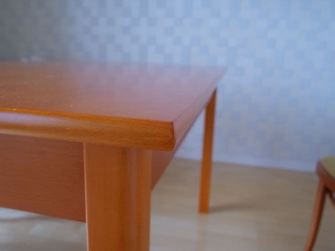 TON社製ダイニングテーブル