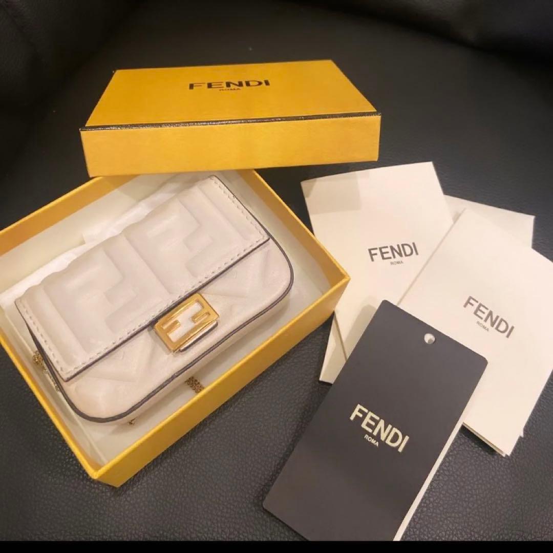 fendi ナノ　バケット　チャーム　ミニウォレット
