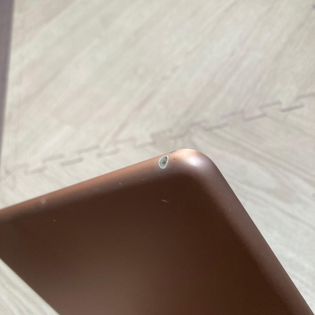 Apple iPad ゴールド 本体　第8世代