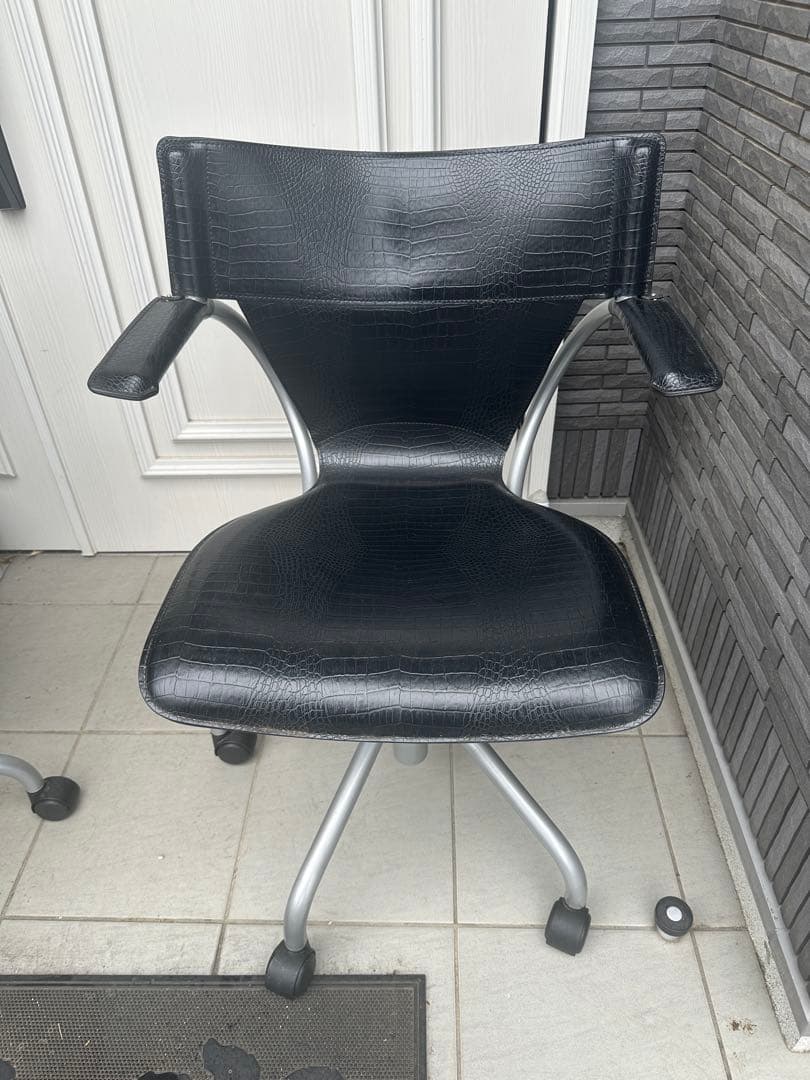 カリモク 合成皮革 デスクチェア　ニュークロコ ブラック d575
