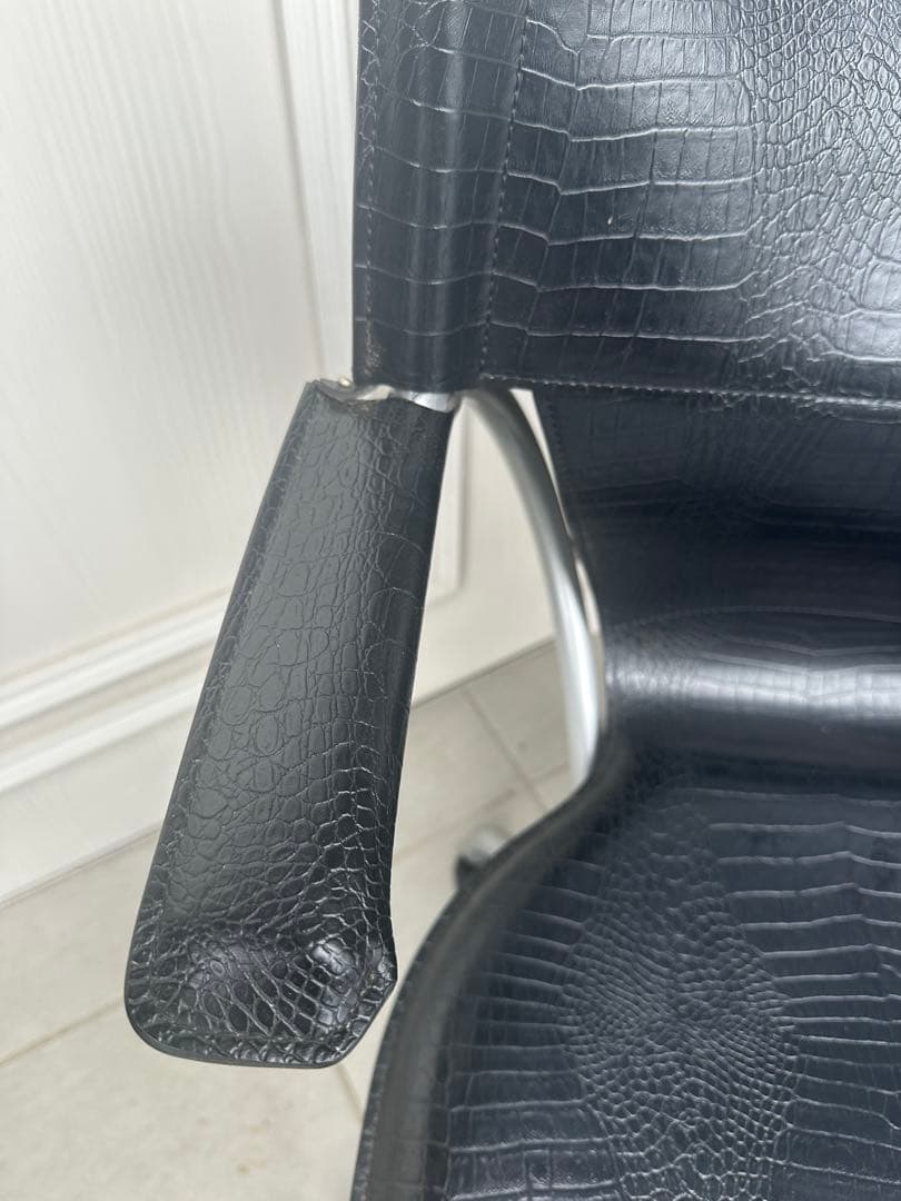 カリモク 合成皮革 デスクチェア　ニュークロコ ブラック d575