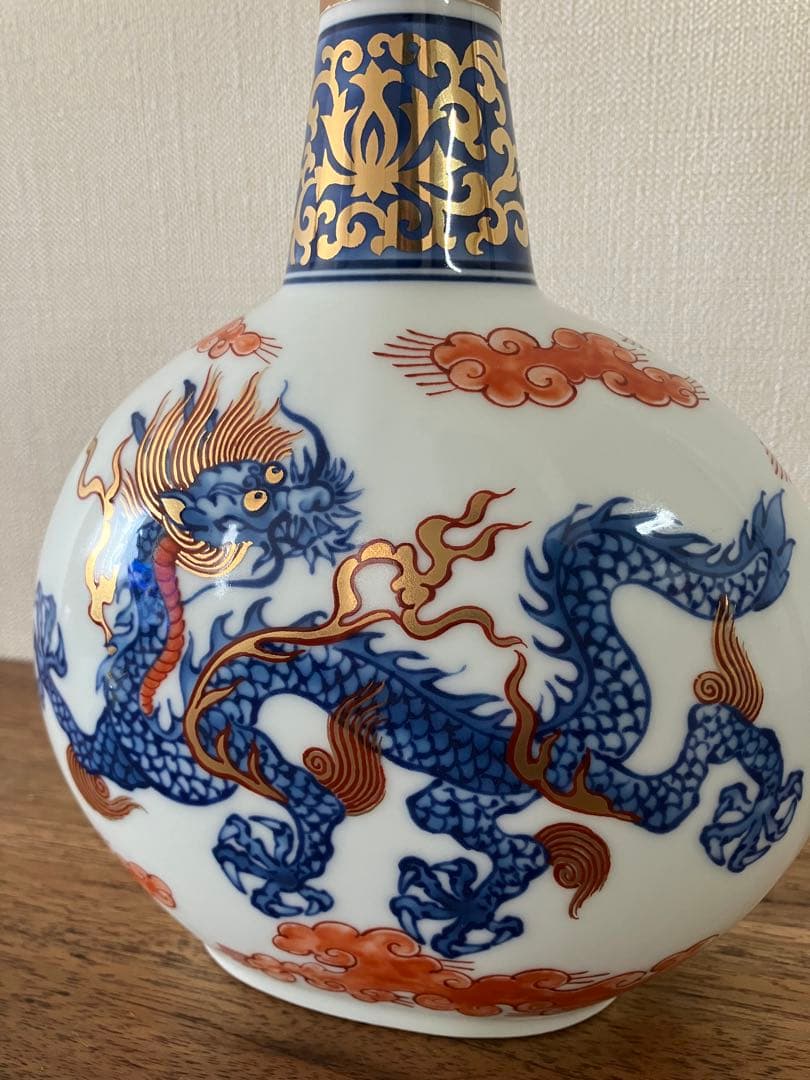 空瓶　サントリーウィスキー　染錦雲龍文変形瓶 有田焼