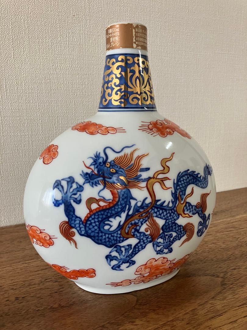 空瓶　サントリーウィスキー　染錦雲龍文変形瓶 有田焼