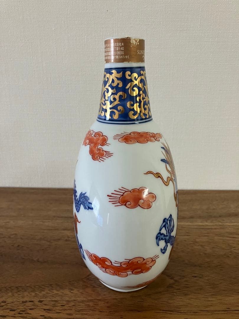 空瓶　サントリーウィスキー　染錦雲龍文変形瓶 有田焼