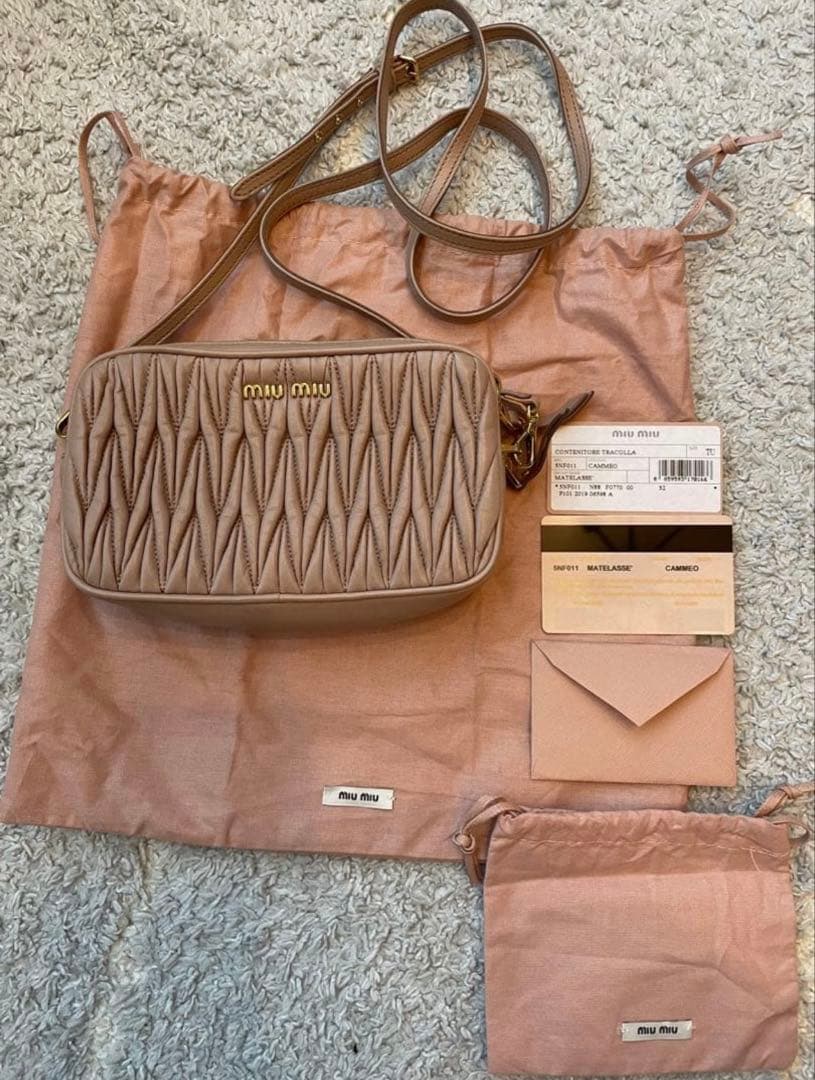 ︎︎︎︎︎︎︎︎❤︎❤︎miyaberu︎︎︎︎❤︎︎︎︎︎❤︎ miumiu マテラッセ ショルダーバッグ