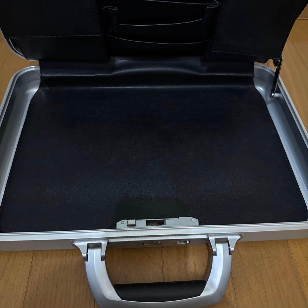 あずる様用【ZERO HALLIBURTON】 アルミケース 中型