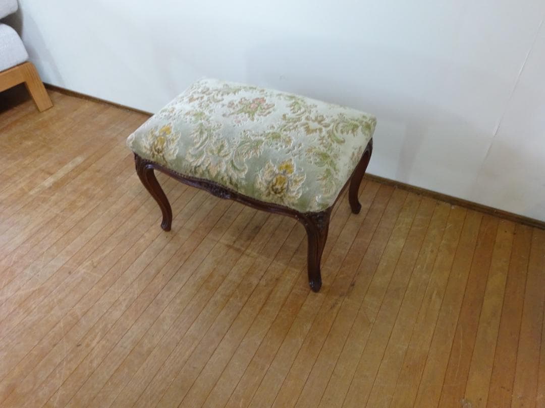 ニコ　カリモク　ドマーニ　ルイXVシリーズ　金華山　スツール　オットマン