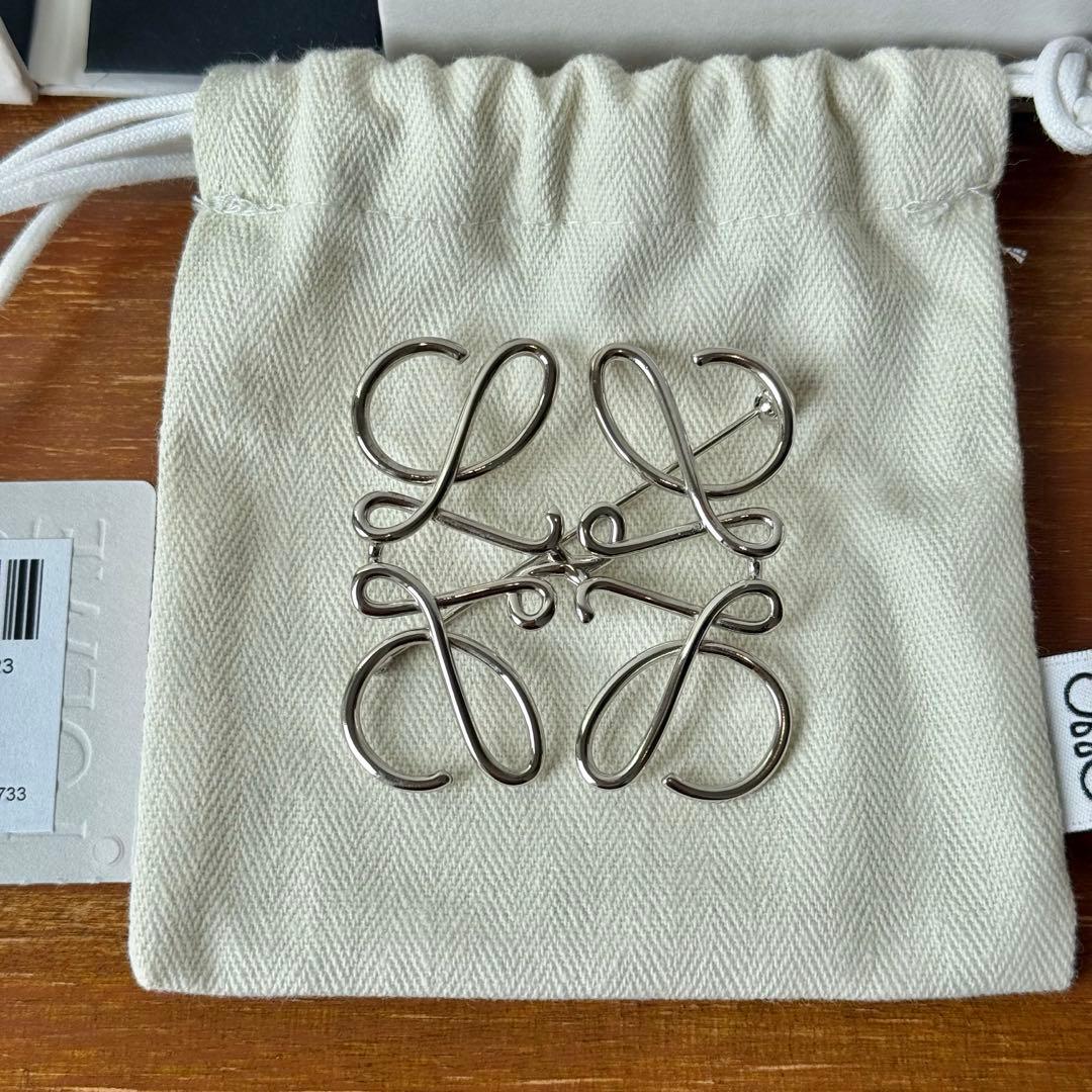 LOEWE ロエベ アナグラム ブローチ (メタル)