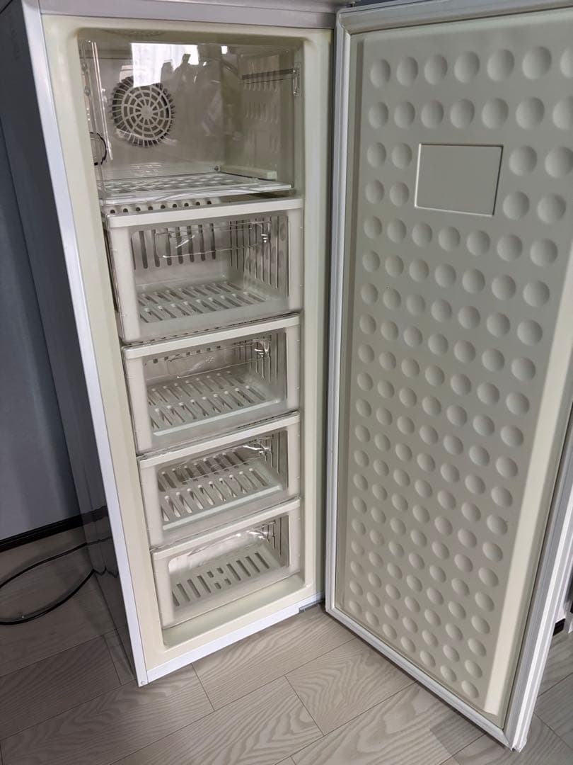 ホワイト 冷凍庫 114L 耐熱トップテーブル