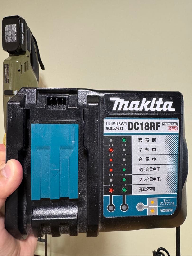 マキタ掃除機・CL285FD・バッテリー＆充電器付・紙パック30枚＆スタンド付！