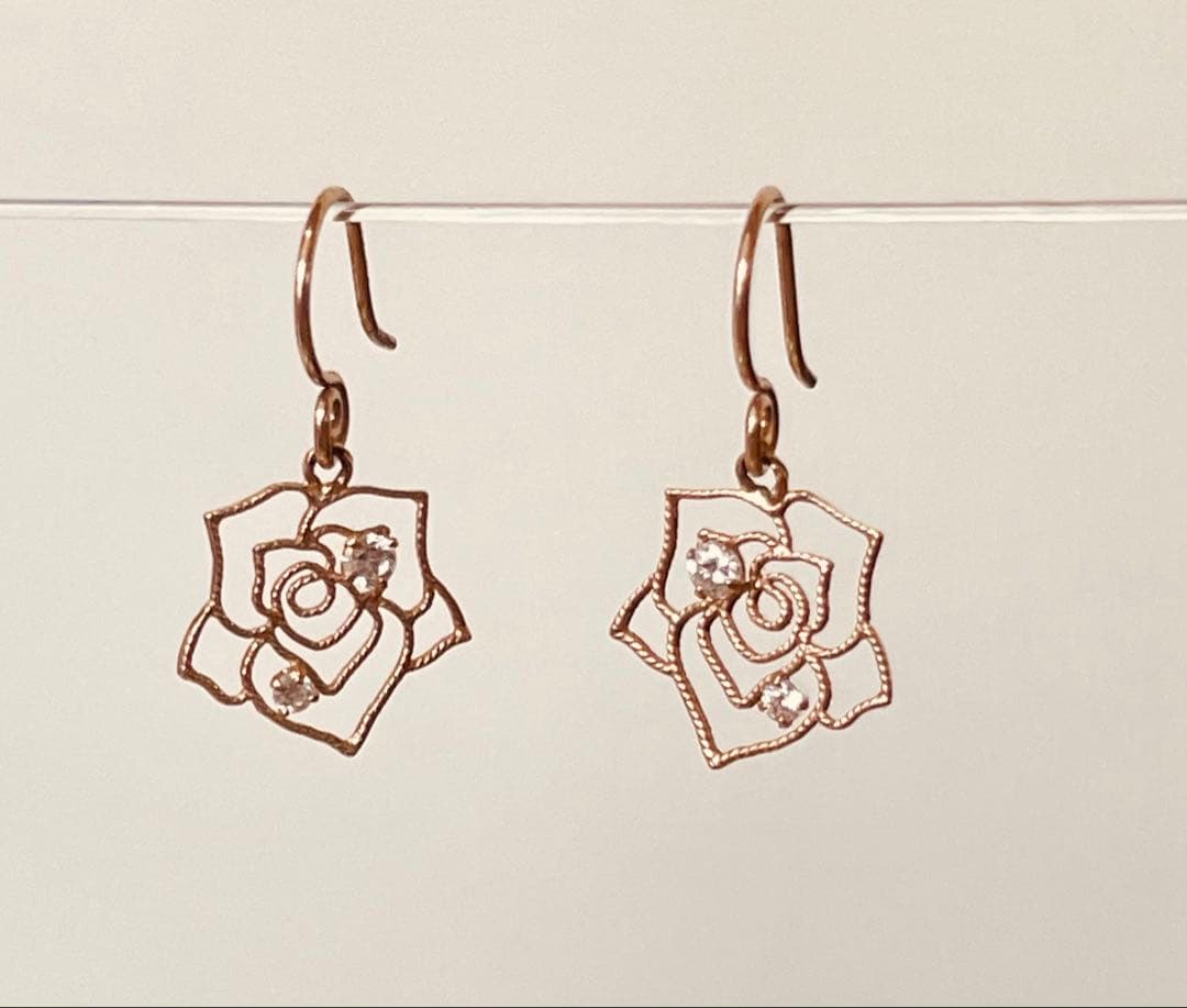 K18 バラデザイン ピアス(両耳用) ダイヤモンド付き　0480004E