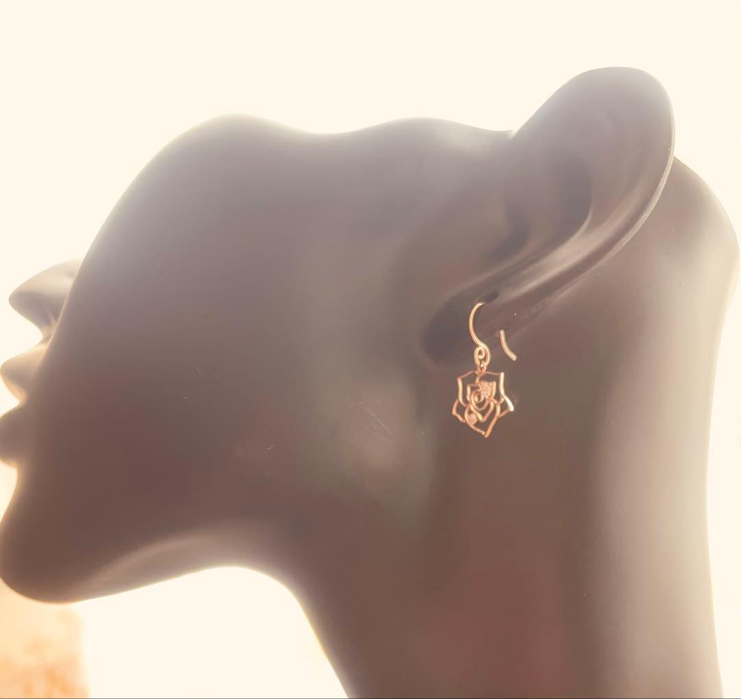 K18 バラデザイン ピアス(両耳用) ダイヤモンド付き　0480004E