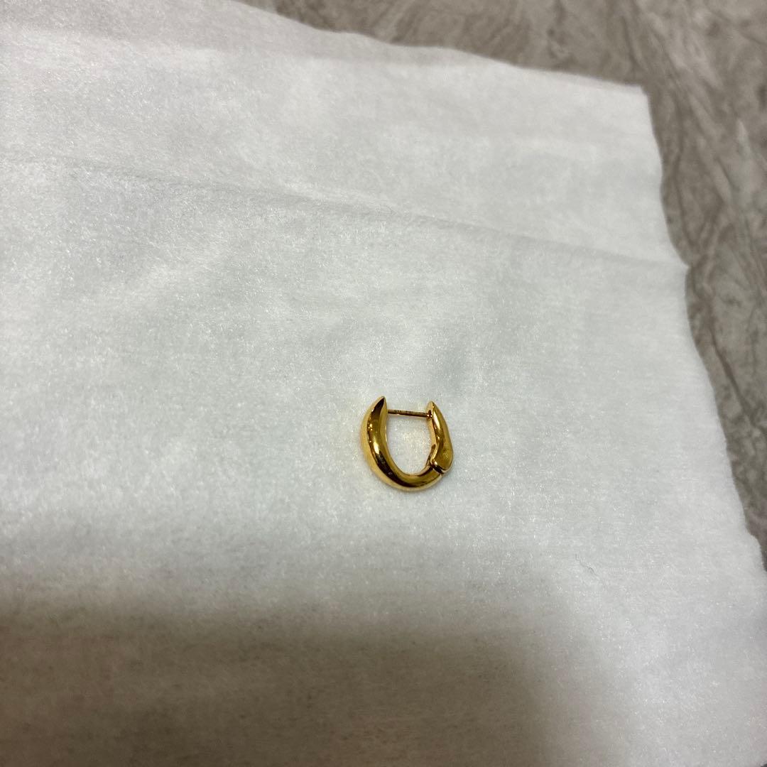 ki様　ete チャンキーハグピアス　イエローゴールド