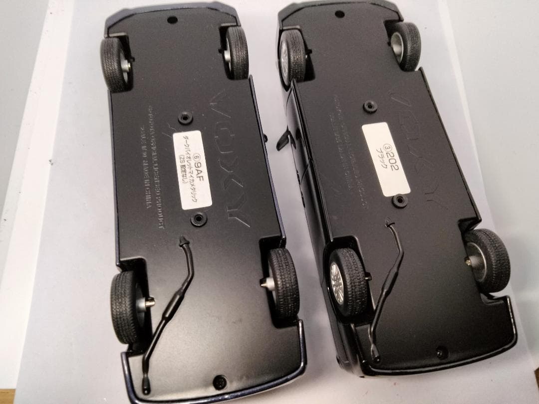 ヴォクシー　カラーサンプル　1/30　Voxy ミニカー 2台セット