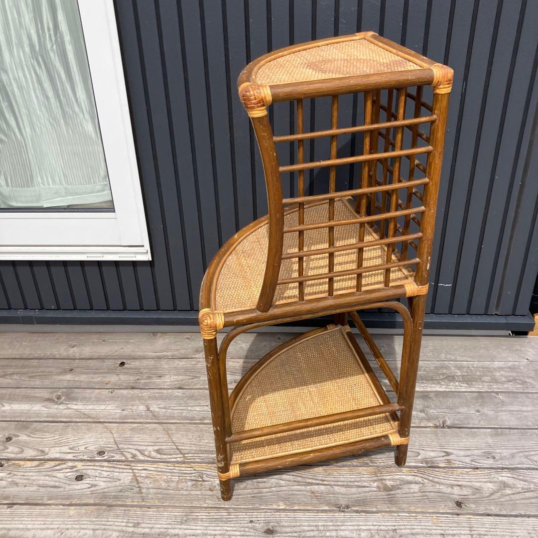 昭和レトロ 3段ラタンシェルフ 扇型コーナーラック 飾り棚 ディスプレイラック