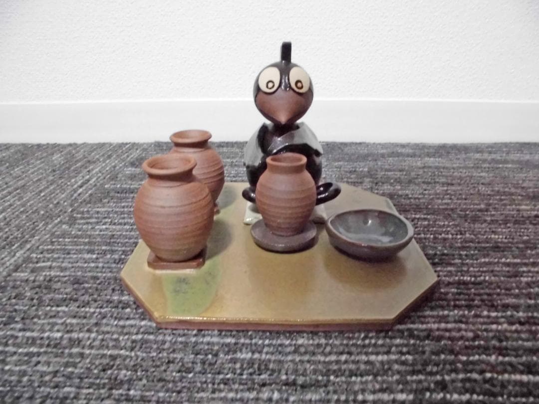 丹波焼　愛嬌のある陶器の置物　カラスの陶芸家　リビングのインテリアに　日本六古窯