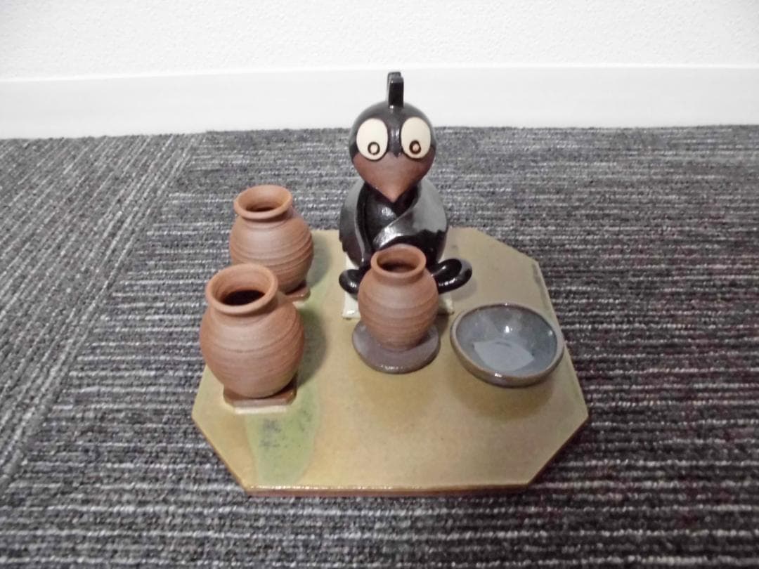 丹波焼　愛嬌のある陶器の置物　カラスの陶芸家　リビングのインテリアに　日本六古窯
