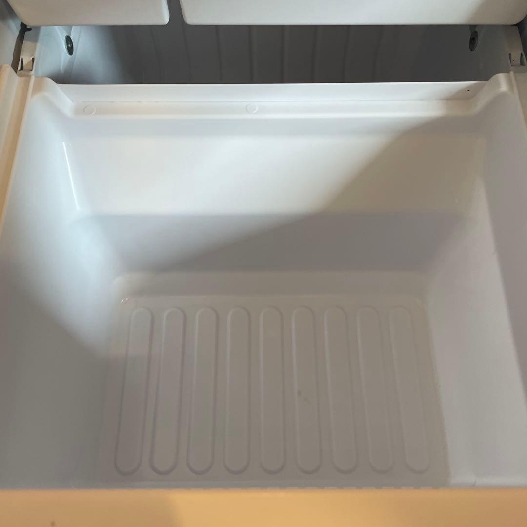 SHARP ホワイト冷蔵庫 冷凍室付き