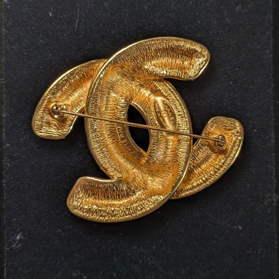 【極美品】CHANELシャネル ゴールド ココマーク　マトラッセ　ブローチ