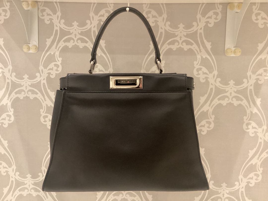 FENDI ピーカブー レギュラー ブラック　ショルダーバッグ