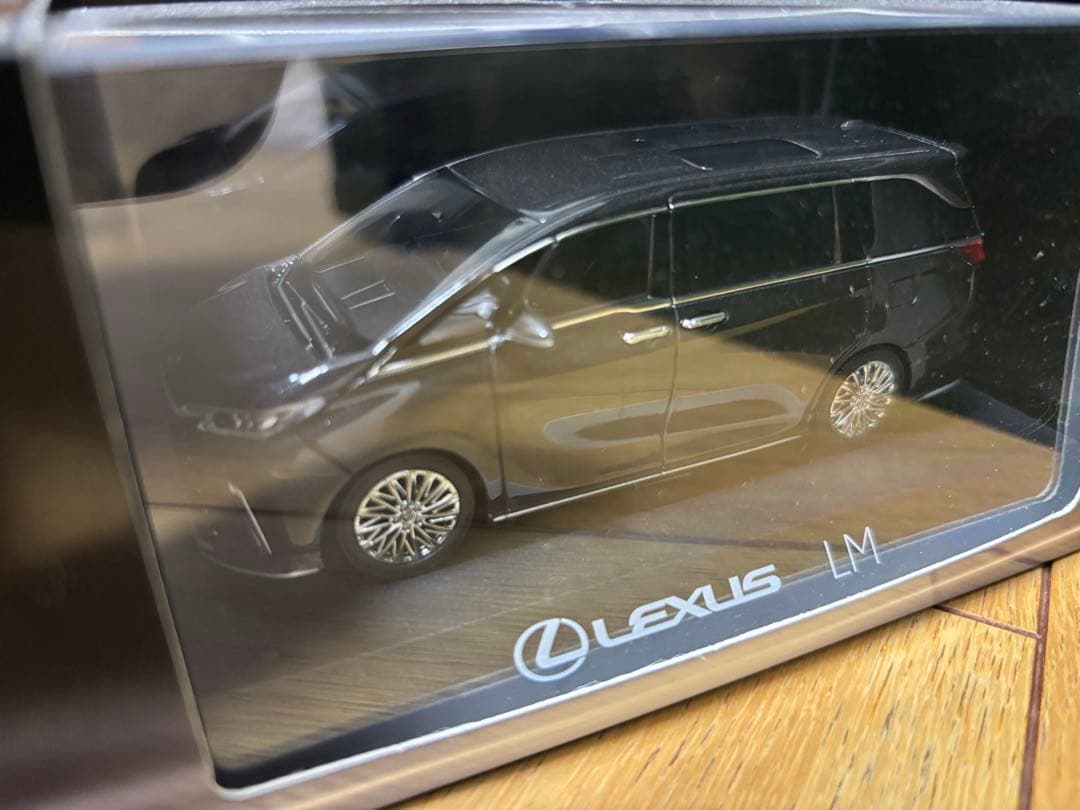 Lexus LM 1/43スケールミニカー　kyosho 京商