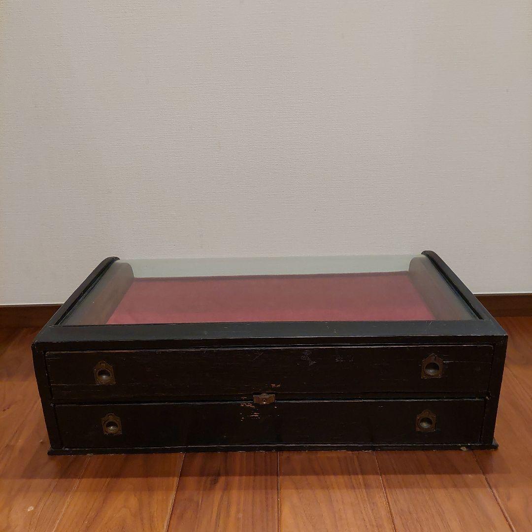 イギリスアンティークディスプレイケース 黒 赤 収納付き