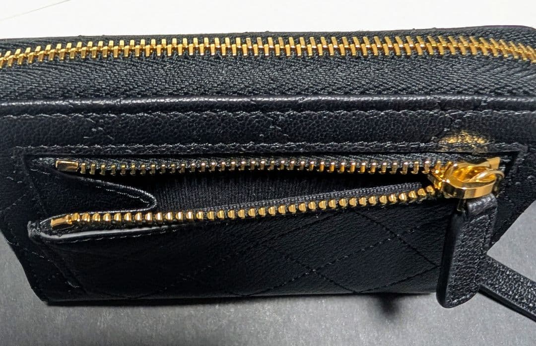 CHANEL 二つ折り財布　ブラック