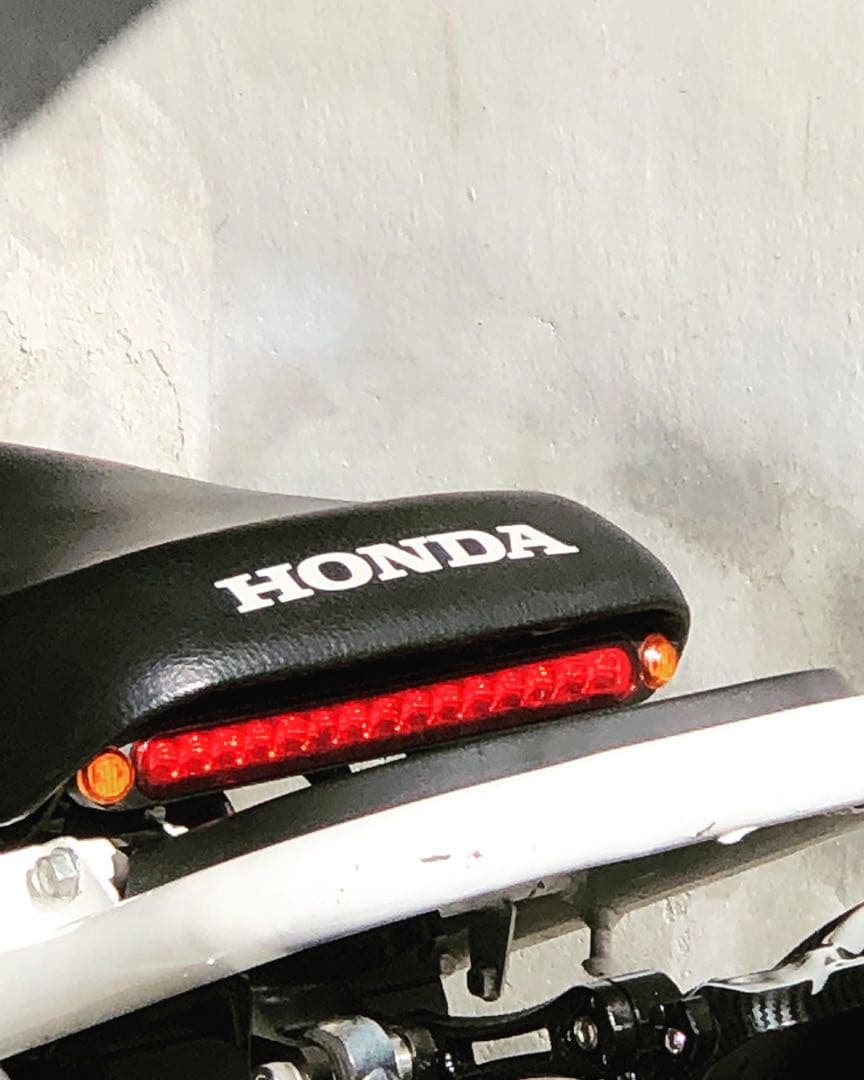 あっきー　ズーマーテールユニット(一文字タイプ&フロントウインカー)