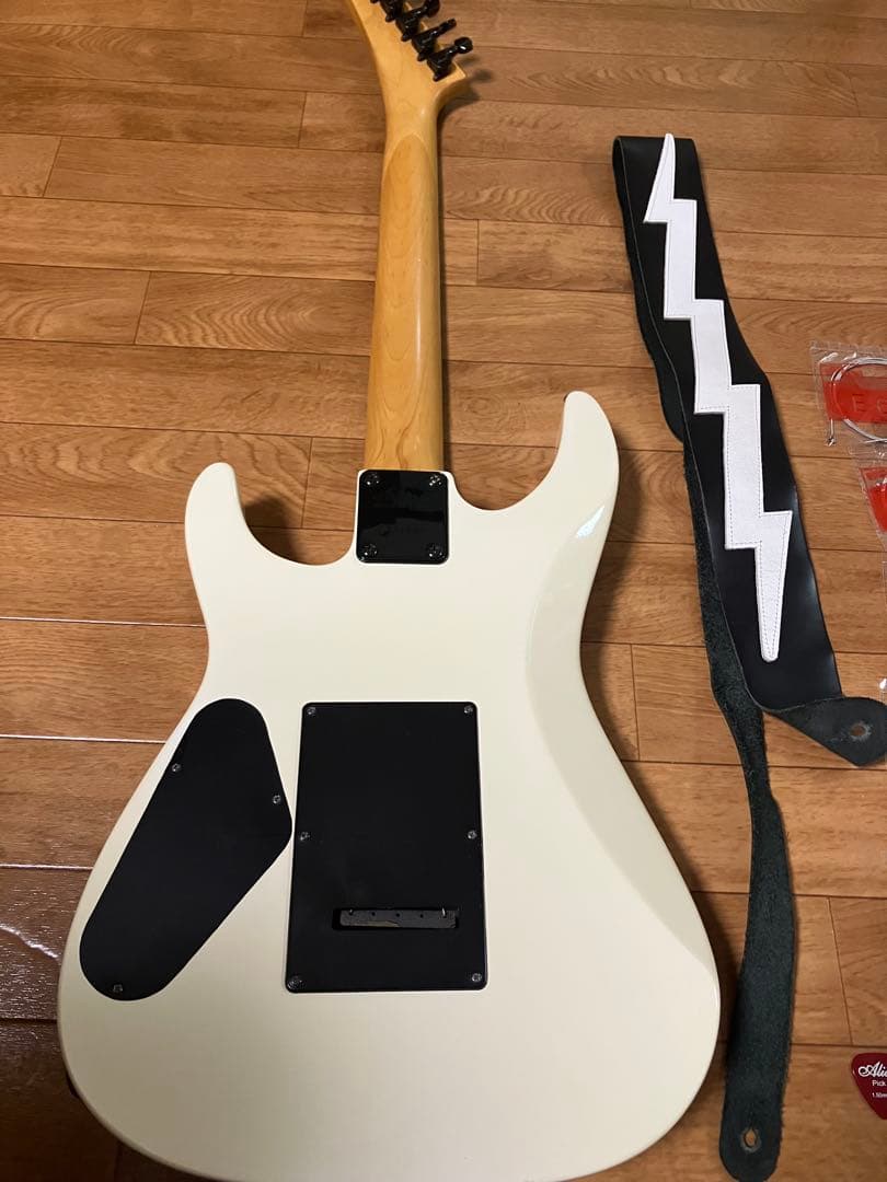 ギター　アリアプロ2 ピック　弦　付き　動作未確認　ソフトケース付き