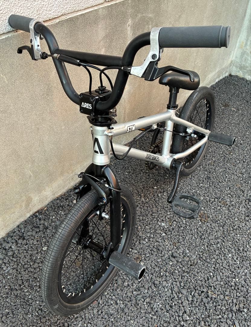 ARES STN BMX 自転車 シルバー・ブラック 16インチ