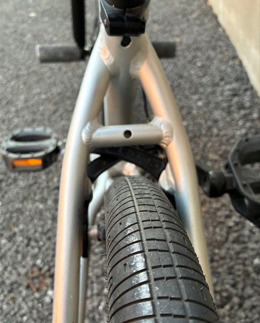 ARES STN BMX 自転車 シルバー・ブラック 16インチ