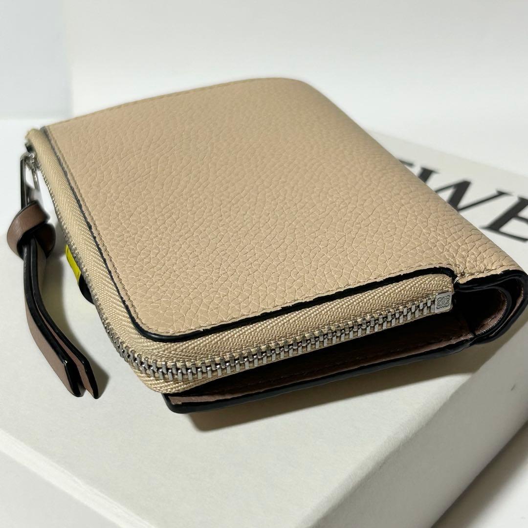 ロエベ アナグラム スリムジップ バイフォールド 二つ折り財布 レザー